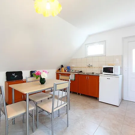 Apartament In - Balaton 18978 Balatonkenese