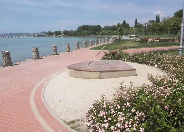 In - Balaton 18978 Balatonkenese